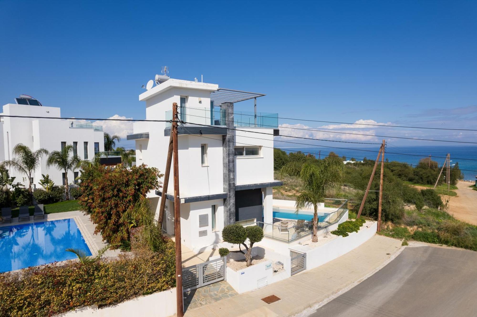 Seaside Luxury Villa Paralimni Exterior photo